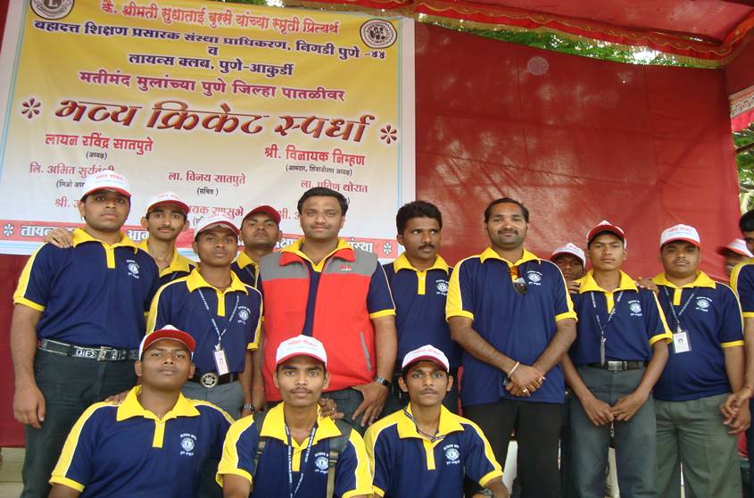 Group of volunteers with certificates